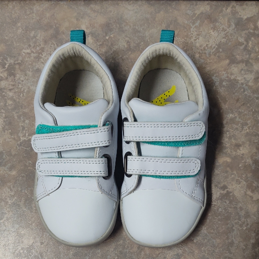 Kids White and Teal Shoes from Ten Little Size 9.5